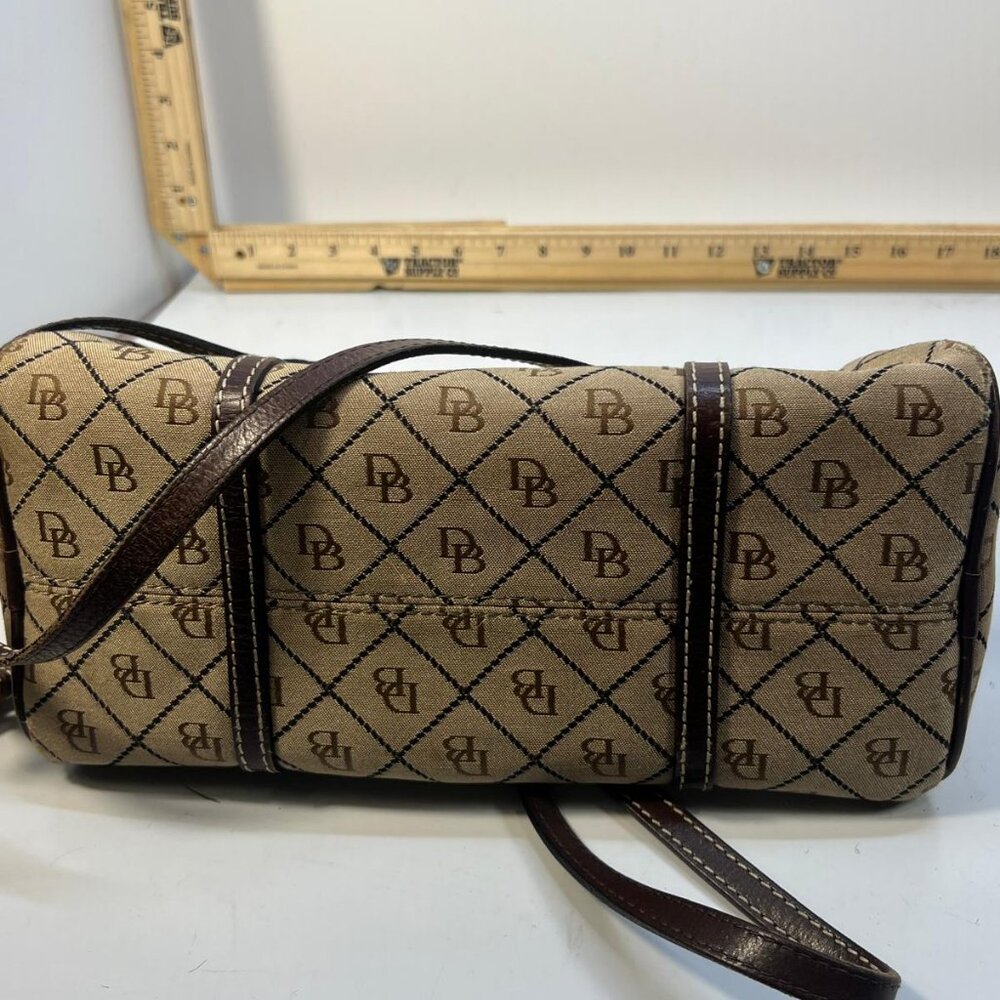 Dooney Bourke Women's Barrel Bag Brown DB Logo Canvas Leather Shoulder Purse - Picture 2 of 3